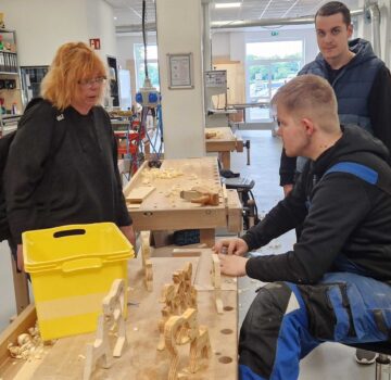 Eine GPS Mitarbeiterin ist zu Besuch im BBV Nord. Man sieht auch drei GPS Beschäftigte.
